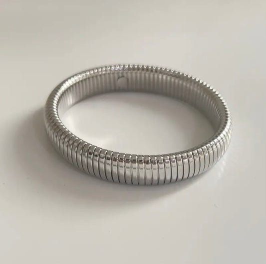 Retro Circle Bangle